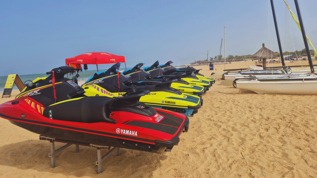 Faire du jet ski-paddle-canoë au Sénégal