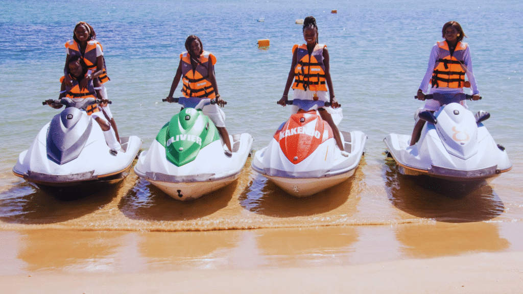 Faire du jet ski-paddle-canoë au Sénégal