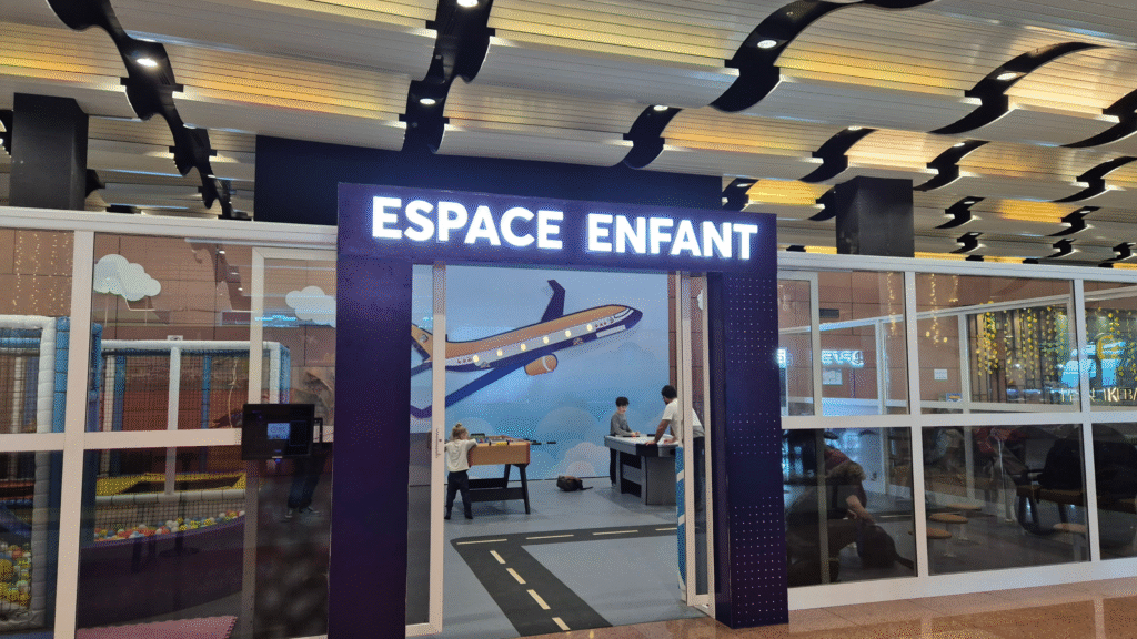 Les services de l'AIBD (jeux-fumoir-prière)