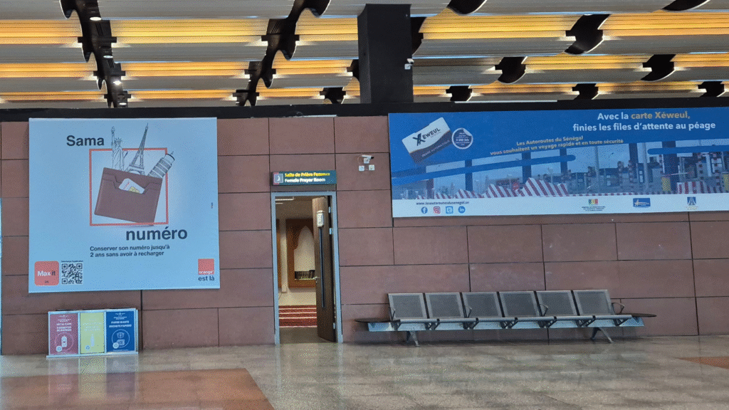 Les services de l'AIBD (jeux-fumoir-prière)